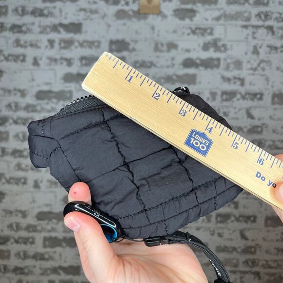Puffer pouch | black quilted bag - Picture 4 of 8